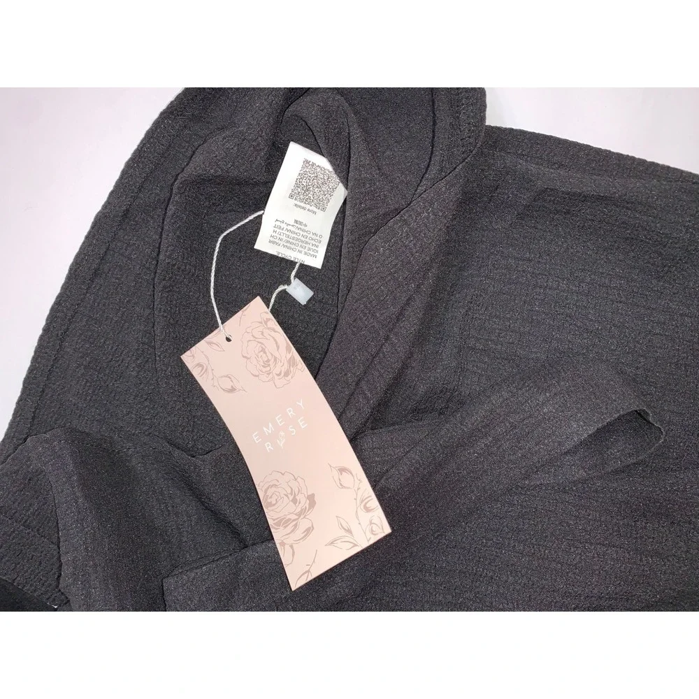 NWT Emery Rose Black Textured Overall Romper Sleeveless Front Pockets Size Large